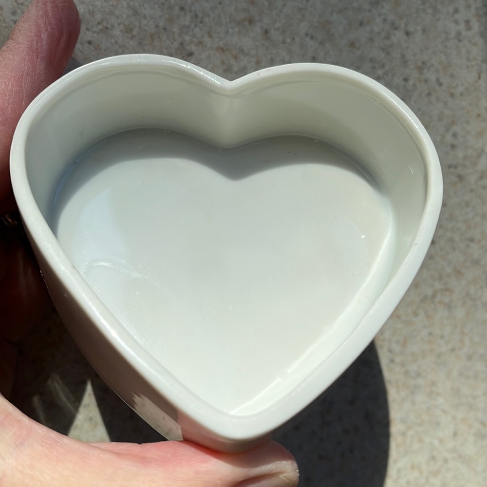 Heart shaped, jewelry/trinket box, 3.75”x 3.75”, porcelain, yellow roses on top. - Picture 2 of 4